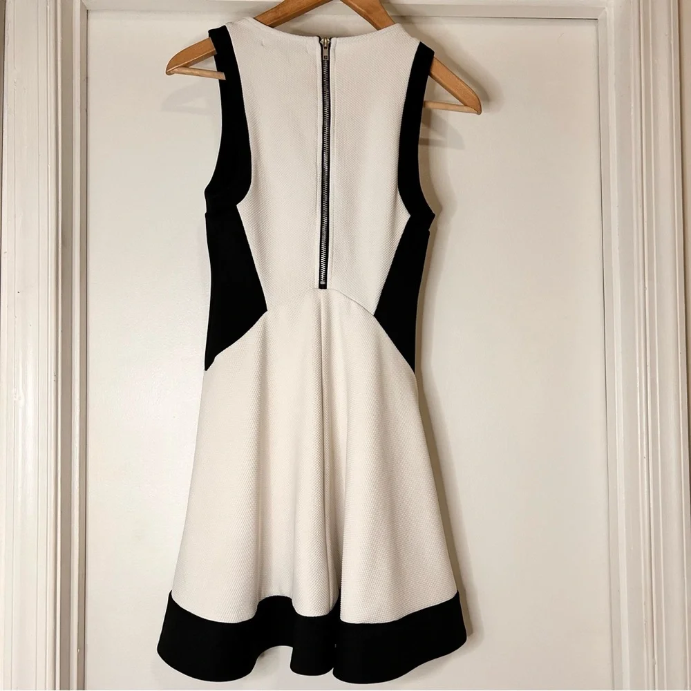 Bailey Blue Black/White Fit and Flair Dress - Size Small - Picture 4 of 8